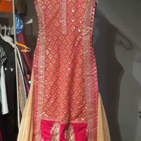Beautiful Indian Dress - Picture 4 of 7